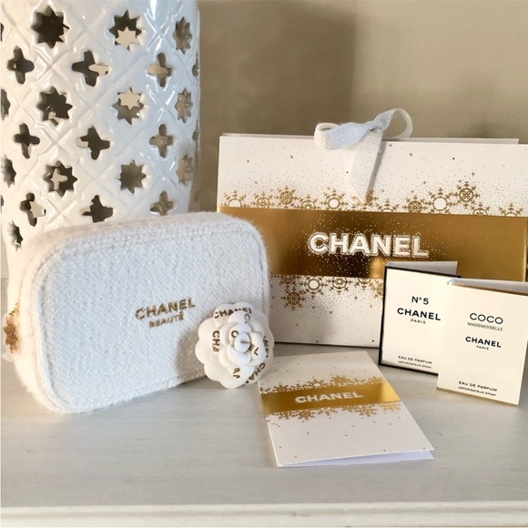Chanel Limited Edition Beauty Bag and Gift Set - Picture 2 of 11